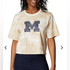 COLUMBIA Box Tee.  University of Michigan NCAA tee. NWT size Medium